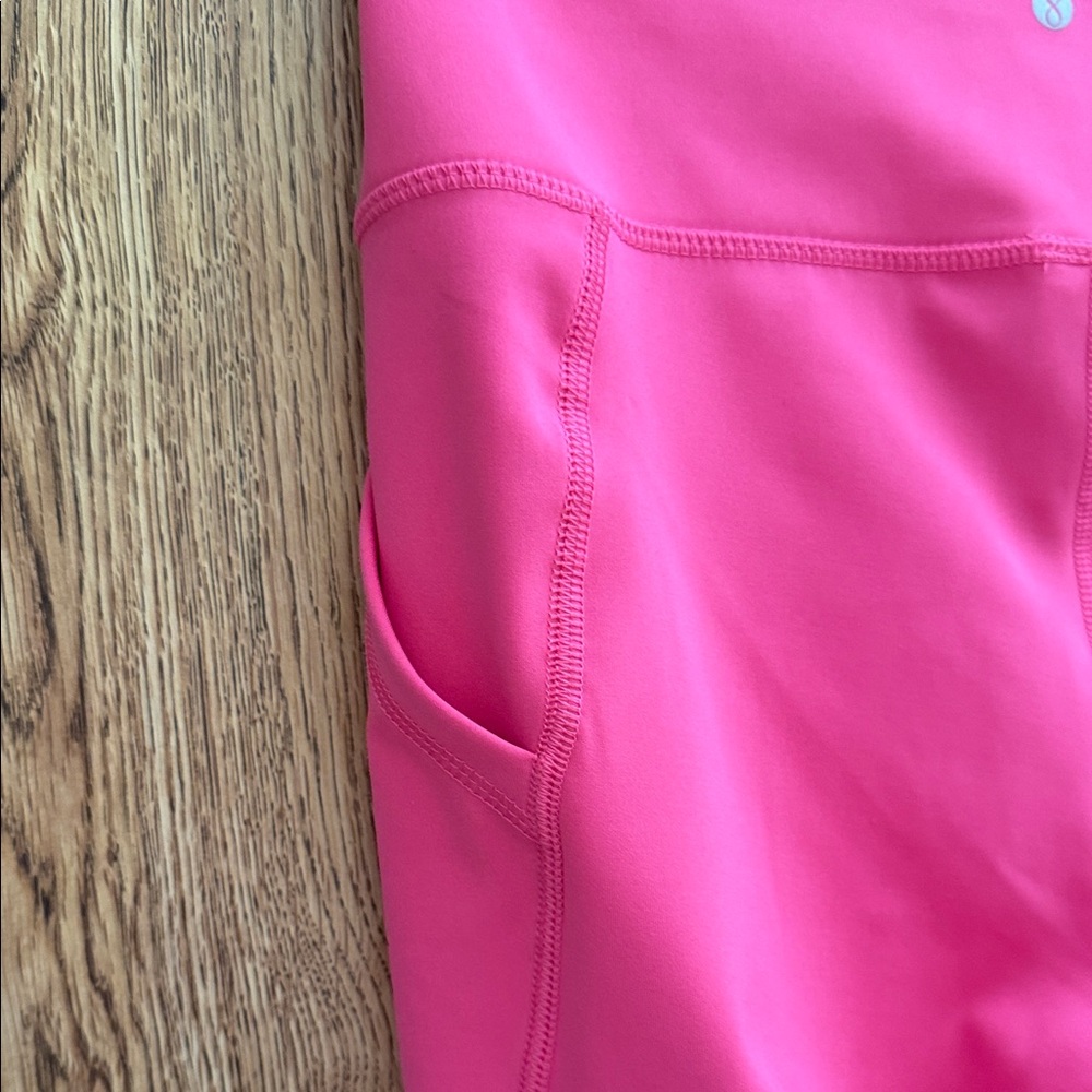 Layer 8 High-Rise Hot Pink Capri Leggings - Picture 4 of 5